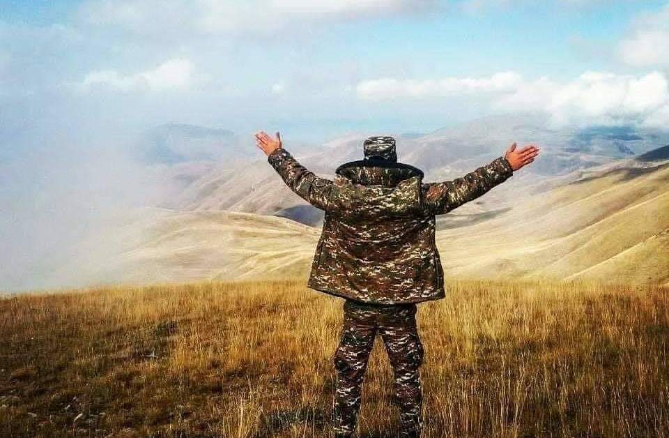 Մա՛մ, հաղթանակը ձեր, մամաների չլացելն ա, ձեր՝ ցավ չապրելն ա, էս ամեն ինչի չկրկնվելն ա. զինվորի նամակը առաջնագծից 