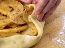 Իդեալական խնձորով թխվածքի պարզ բաղադրատոմս, որը հալչում է բերանում