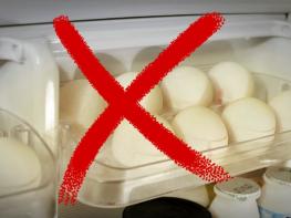Причина, по которой вы никогда не должны хранить яйца в холодильнике — что-то, что вам нужно знать